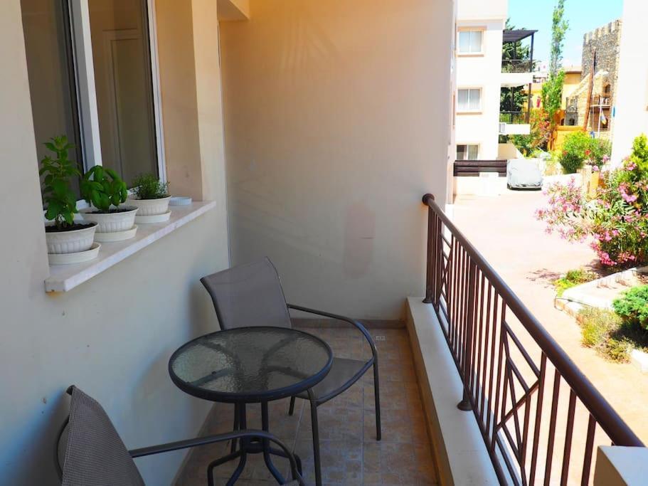 A Stone'S Throw From Everything Paphos Exterior photo
