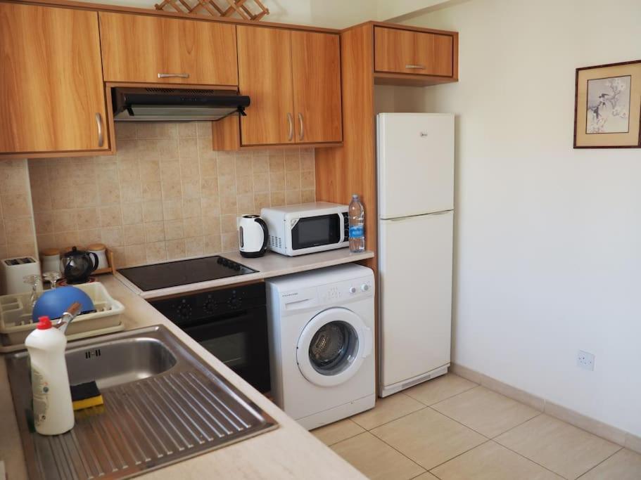A Stone'S Throw From Everything Paphos Exterior photo