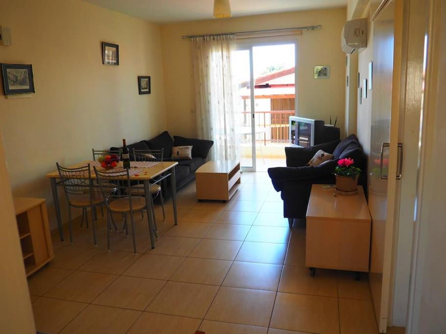 A Stone'S Throw From Everything Paphos Exterior photo